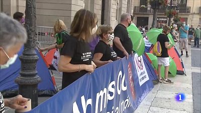 Foment reclama una rectificació mentre els ecologistes celebren la suspensió Foment reclama una rectificació mentre els ecologistes celebren la suspensió