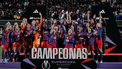 El Barcelona se lleva su sexta Supercopa femenina ante un Real Madrid al que no le basta una gran Misa (2-0)