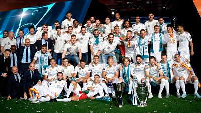 La entrada de Sergio Ramos al Bernabéu con la Copa de Europa fue el punto culminante de la gran fiesta madridista tras la consecución de la decimotercera Champions merengue.