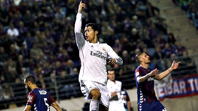 El Real Madrid venció con autoridad (0-4) al Eibar en su primera visita liguera de la historia a Ipurúa y se afianzó en el liderato. El conjunto blanco se adelantó en la primera parte con goles de James y Cristiano Ronaldo, mientras que en la segunda