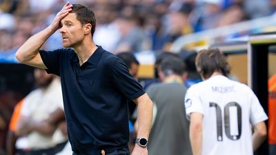 Xabi Alonso en su partido de debut en el banquillo del Real Madrid ante el Al Hilal.