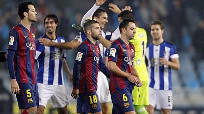 El  FC Barcelona no aprovechó el traspiés del Real Madrid y, fiel a la tradición de las últimas cuatro temporadas, volvió a caer en Anoeta (1-0) ante una Real Sociedad que realizó un extraordinario encuentro defensivo y se beneficio del gol en propia
