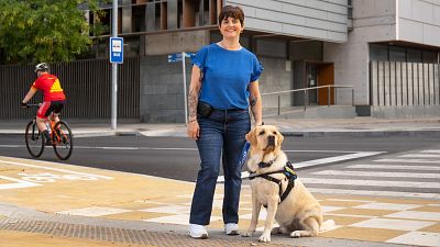 La realidad de los perros de asistencia en España: "Fue la mejor decisión de mi vida y gracias a él sigo viva"