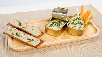 Paté de sardinas, cebollino y queso crema con crudités