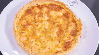 Receta de quiche de salmón de Santiago Segura en MasterChef Celebrity Legends