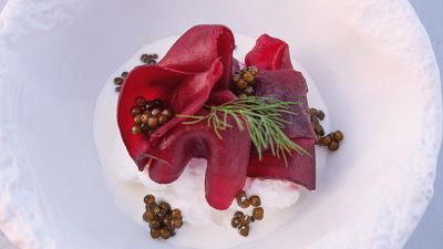Receta de remolacha con salsa de caviar y espuma de queso feta de Soraya en MasterChef Celebrity 10