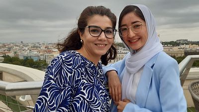 Refugiadas afganas: el reto de superar los obstáculos para reconstruir su vida