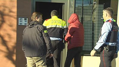 Els Mossos escorcollen el pis on vivia el detingut pel crim de la seva parella a Balaguer