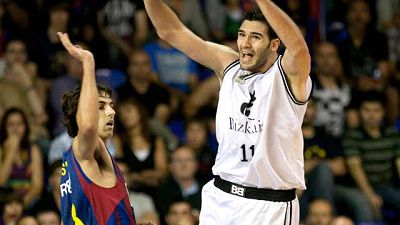 Polos opuestos en el primer partido de la Final ACB. Al Regal FC Barcelona le sobró confianza en un encuentro que Lorbek (24 puntos, 6 rebotes) hizo parecer fácil ante un Bizkaia Bilbao Basket que tardó demasiado en quitarse el miedo de la cabeza. Do