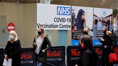 Reino Unido ofrece a toda su población adulta la vacuna contra la COVID-19 antes de finales de julio