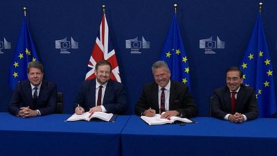 Firma del acuerdo entre la UE y Reino Unido para retirar la verja de Gibraltar Firma del acuerdo entre la UE y Reino Unido para retirar la verja de Gibraltar