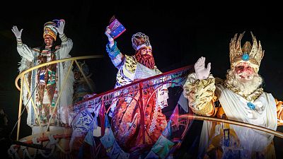 Els tres Reis Mags d'Orient durant la Cavalcada 2026 a Barcelona