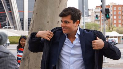 Renfe denuncia por estafa a Vito Quiles por comprar billetes para la mitad del recorrido y usar salas vip sin permiso