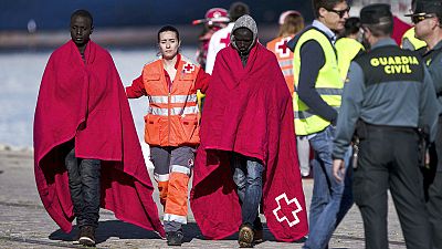 Rescatan a cien inmigrantes de dos pateras interceptadas en el mar de Alborán