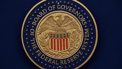 La Reserva Federal mantiene los tipos de interés entre el 4,25% y el 4,50% pese a la presión de Trump