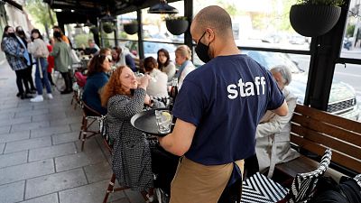 Madrid levantará el toque de queda, abrirá la hostelería hasta las 00.00 y permitirá reuniones en domicilios