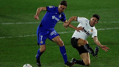 El Getafe golea al Valencia, Osasuna da un paso de gigante y Eibar y Huesca se reparten los puntos