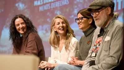 La candidata a la Presidencia de Aragón de IU-Sumar, Marta Abengochea, en un acto electoral junto a Yolanda Díaz y Sira Rego, y el cabeza de lista por Huesca, Vicente Guerrero.