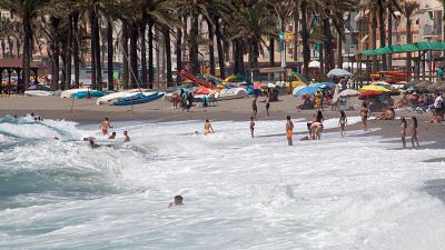 Un reventón térmico sorprende a los bañistas en Motril, Granada