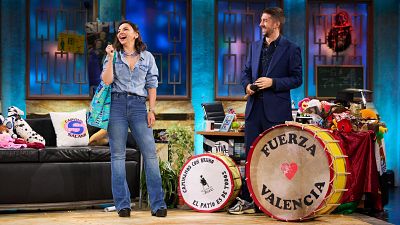 La Revuelta | La surrealista conversación de Chenoa con Felipe VI: "Empecé a contarle mi vida"