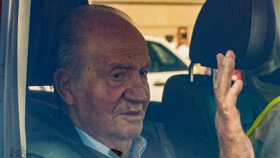 Juan Carlos I llega a Sanxenxo para participar en las regatas en su segunda visita a España