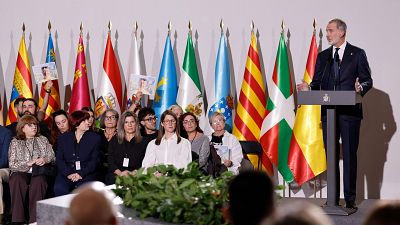 El rey expresa su "dolor sincero" a las víctimas de la dana - Informativo 24h | Ver El rey expresa su "dolor sincero" a las víctimas de la dana - Informativo 24h | Ver