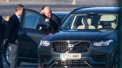 El rey Juan Carlos I llega a Galicia en su primer viaje de este año a Sanxenxo para participar en las regatas