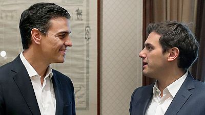 Sánchez y Rivera pactan trabajar en una reforma de la Constitución Sánchez y Rivera pactan trabajar en una reforma de la Constitución
