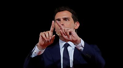 Rivera responde a los que presionan para abstenerse en la investidura de Sánchez que presenten otro partido político