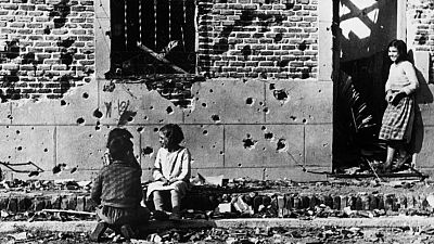 Robert Capa despliega sus fotos más icónicas: la muerte de un miliciano es "la Gioconda del fotoperiodismo"