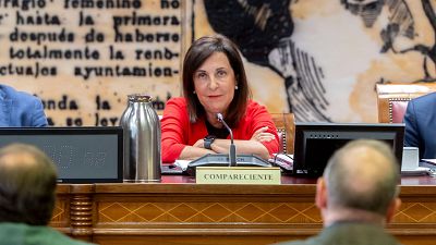 Robles recrimina a las comunidades del PP "la falta de prevención" en los incendios y el retraso en pedir medios