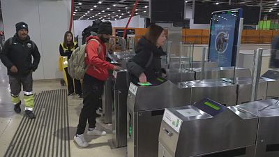 Usuaris de Rodalies a l'estació de Sants Usuaris de Rodalies a l'estació de Sants