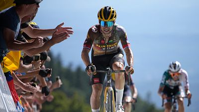 Roglic no toma la salida pensando en la Vuelta y Kruijswijk abandona tras una caída