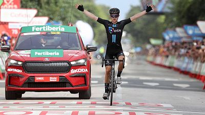 Roglic se deja el rojo, pero pone el espectáculo en una etapa que se lleva Storer