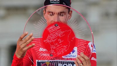 Primoz Roglic hace historia al ganar su cuarta Vuelta | Ver