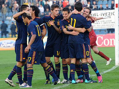 La selección española sub-21 logró el primero de los dos objetivos  propuestos y se clasificó para la fase final del Europeo de la  categoría, que se disputará en 2011 en Dinamarca, tras derrotar a  Croacia por 0-3 y eliminar a su rival por un global