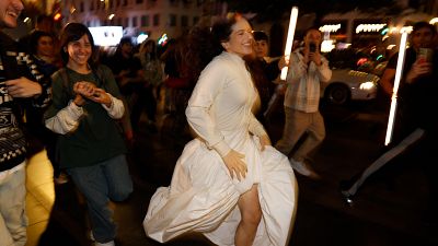 Rosalía anuncia que su nuevo álbum, 'Lux', se publica el próximo 7 de noviembre y aparece en Madrid por sorpresa