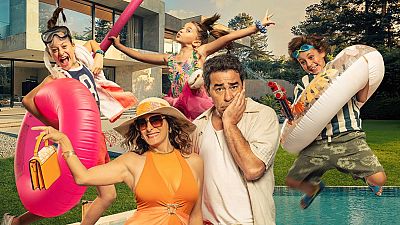 RTVE.es estrena al tráiler de ‘El Casoplón’, comedia familiar con Pablo Chiapella y Raquel Guerrero
