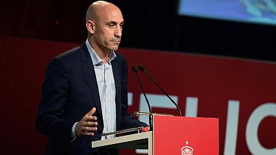 Rubiales quiere indultar a los sancionados por cinco amarillas de la temporada pasada