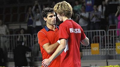 Rusia prolonga la crisis de España en la Davis Rusia prolonga la crisis de España en la Davis