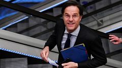 Rutte supera una moción de censura, pero recibe una moción de desaprobación del Parlamento holandés