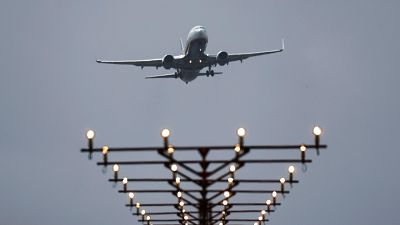 Ryanair suprime sus vuelos de Tenerife Norte y Vigo, entre otros, y Aena estalla contra su "lloriqueo" y "extorsión"