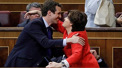 Sáenz de Santamaría gana las primarias y se medirá con Casado, que da la sorpresa desbancando a Cospedal