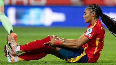 Salma Paralluelo sufre una rotura parcial en el ligamento lateral interno de la rodilla izquierda