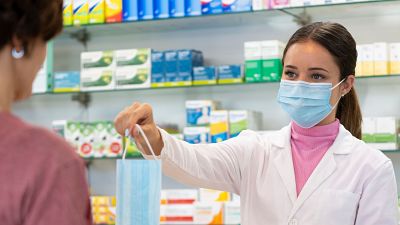 La demanda mascaretes es dispara 385% a les farmacias ple repunt de la grip La demanda mascaretes es dispara 385% a les farmacias ple repunt de la grip