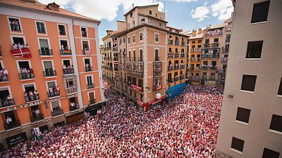 Pamplona celebra con música el sexto y último peldaño de la 'escalerica sanferminera'