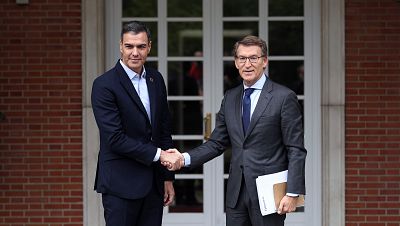 Sánchez y Feijóo reúnen a sus grupos en plenas negociaciones para la Mesa del Congreso