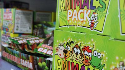 Petards d'animals que espeteguen tenen molt d'èxit entre els infants Petards d'animals que espeteguen tenen molt d'èxit entre els infants