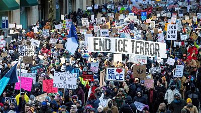 Manifestantes protestan contra el ICE en Mineápolis durante el 'Nationwide Shutdown', cierre nacional.
