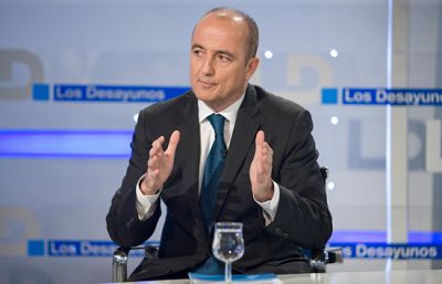 Sebastián defiende la subida del IVA porque es el impuesto "que menos distorsiona la economía"